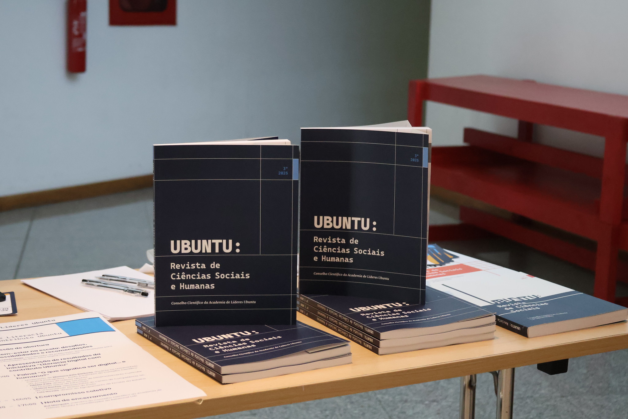 Exemplares da Revista Ubuntu de Ciências Sociais e Humanas
